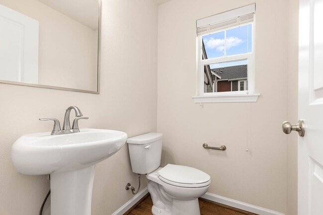 Building Photo - Modern Townhome with Garage in High Point Community