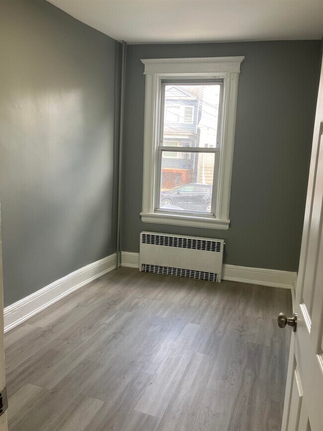 Building Photo - 593 Avenue A