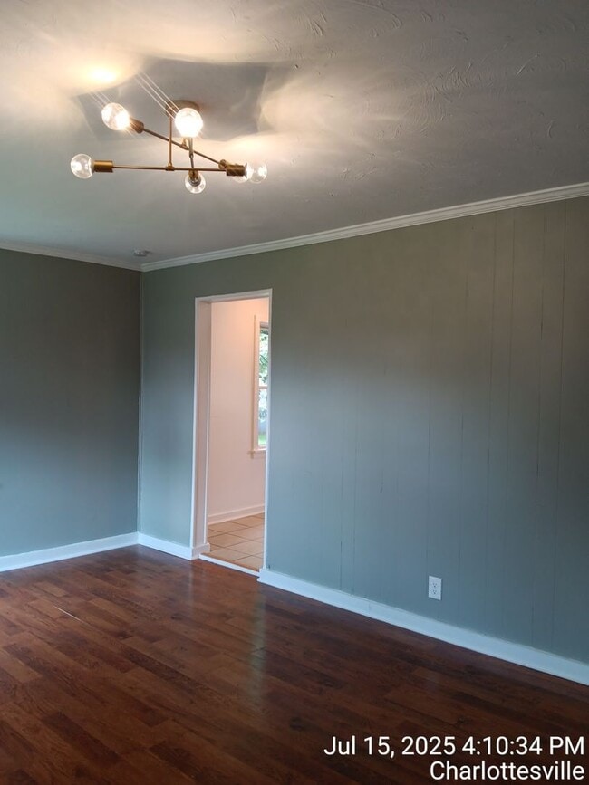 Building Photo - Cute Cottage in Belmont!