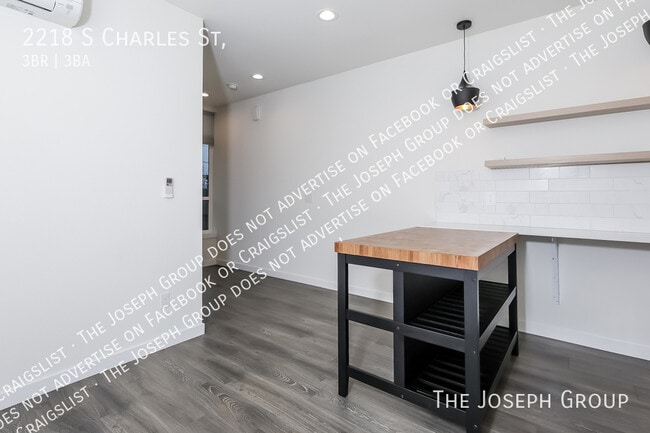 Building Photo - 2218 S Charles St