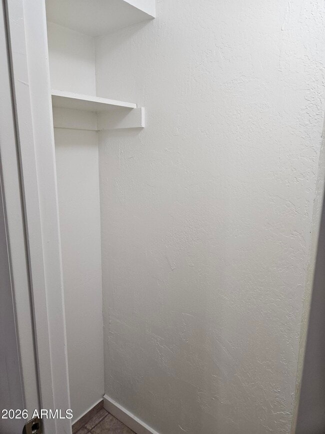 Building Photo - 703 W Rose Ln