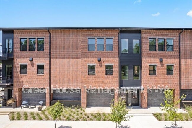 Building Photo - 627 SW C St