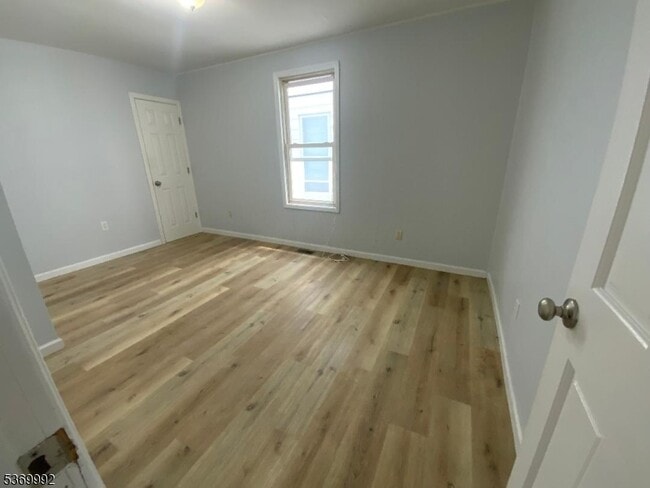 Building Photo - 28 Niles St