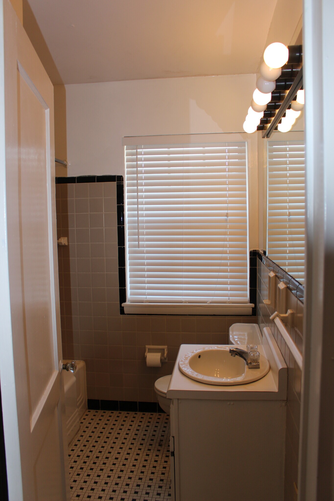 Building Photo - 1208 34th St S