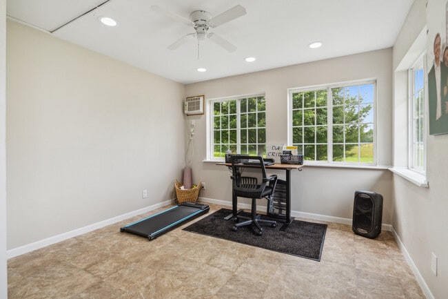 Building Photo - 189 Stephans St