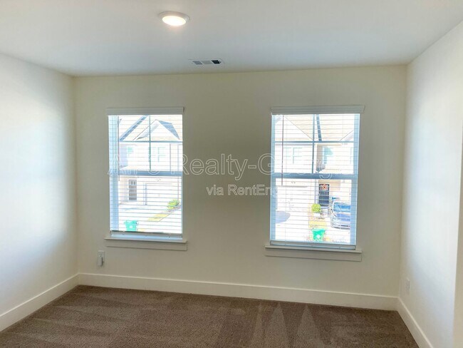 Building Photo - 5859 Greystone Dr