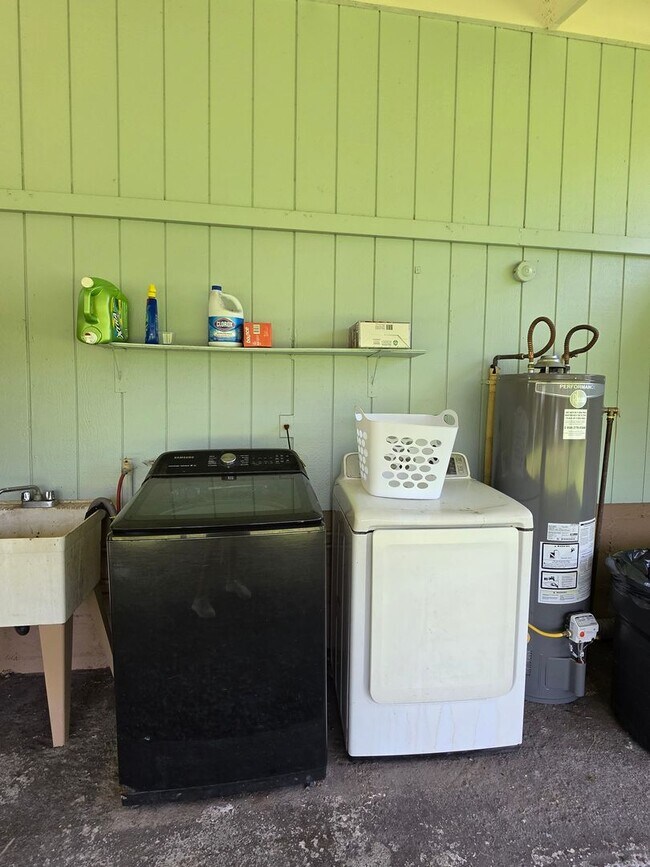 Building Photo - Available Now | Furnished 2BD/1BA Home in Hawaiian Paradise Park
