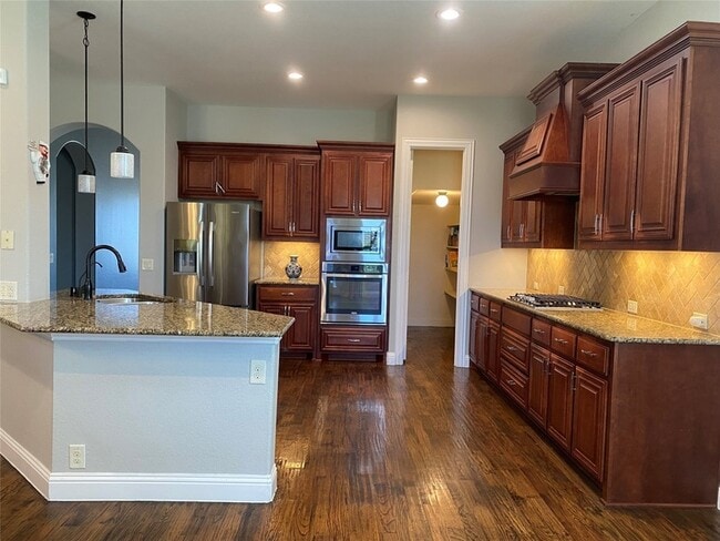 Building Photo - 2425 Lynbridge Dr