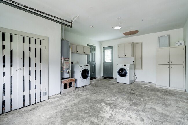 Building Photo - 7011 Neff St