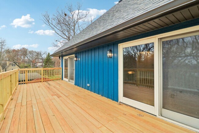 Building Photo - 23460 W N Lakewood Ln