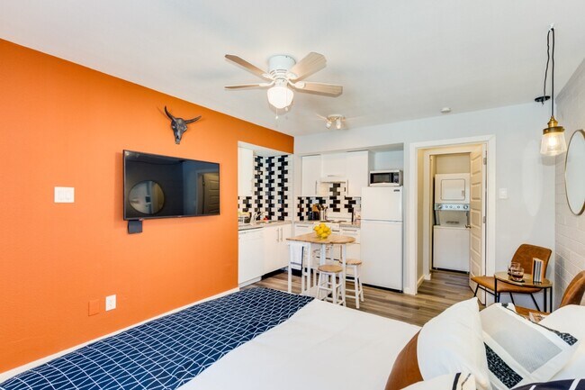 Building Photo - Charming Studio Oasis in the Heart of Temp...