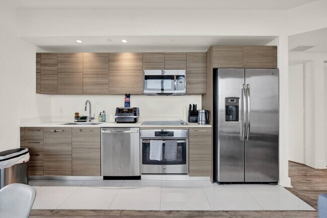 Building Photo - 121 NE 34th St