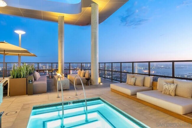 Building Photo - 525 Olive St