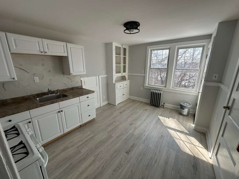 Building Photo - 55 James St