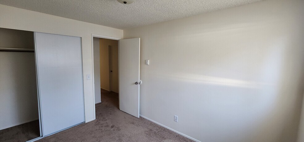 Bedroom with big closet - 521 159th St E