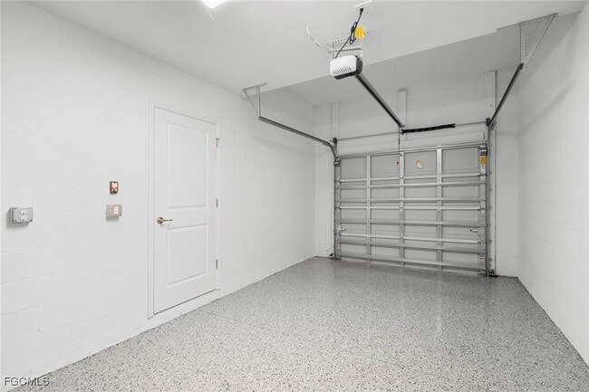 Building Photo - 20660 hazelnut Ct