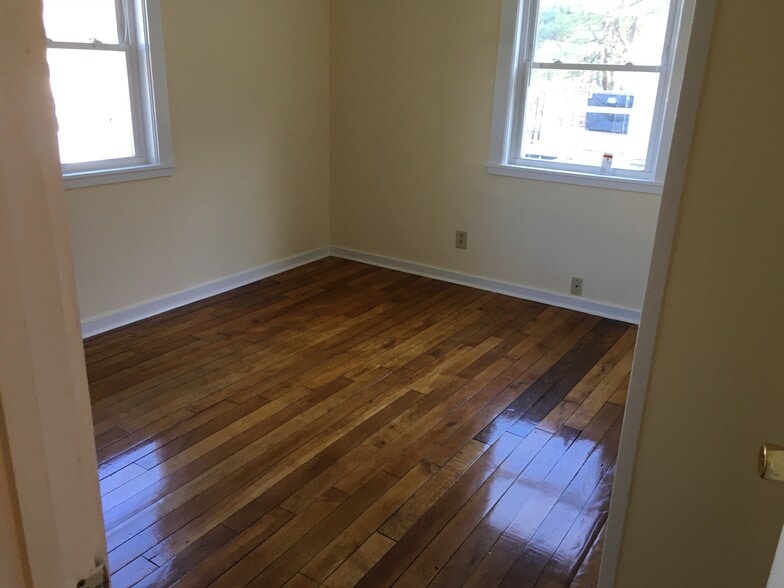 Building Photo - 11 Adams Ct