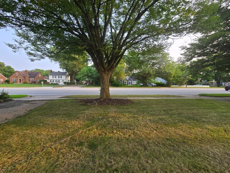 Building Photo - 1305 E Stadium Blvd