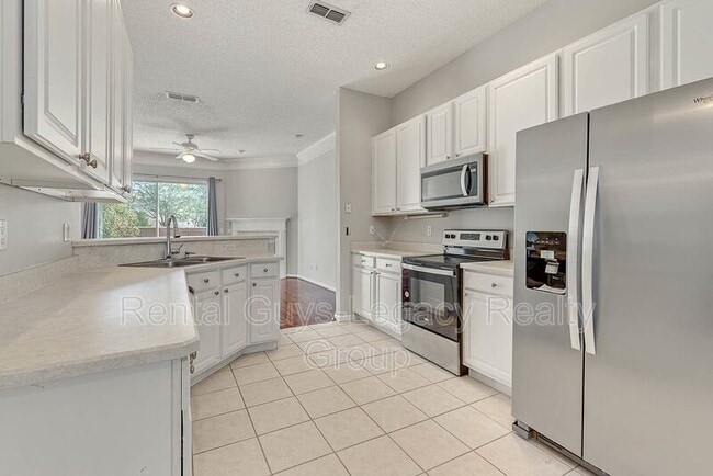 Building Photo - 11498 Chase Meadows Dr S
