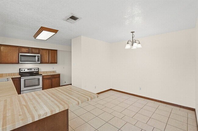 Building Photo - 1418 Crawley Ct