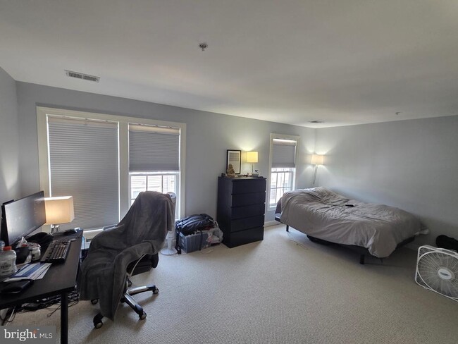 Building Photo - 8181 Skelton Cir