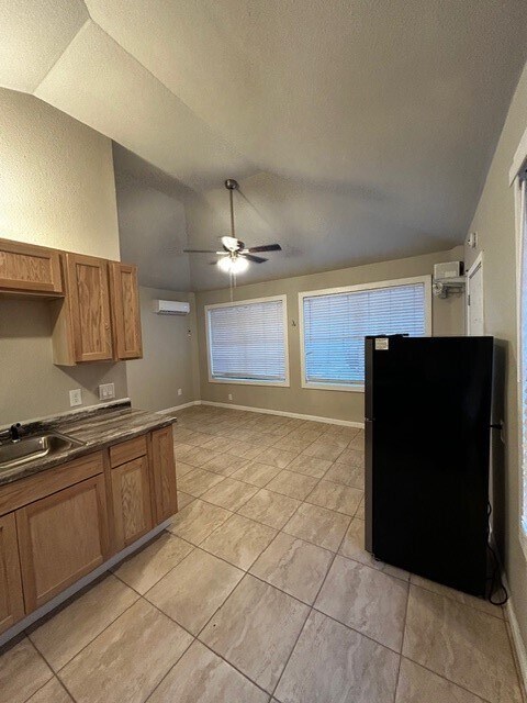 Building Photo - 1020 N Main St