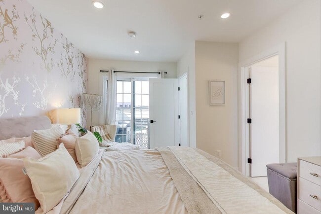 Building Photo - 1011 18th St NE