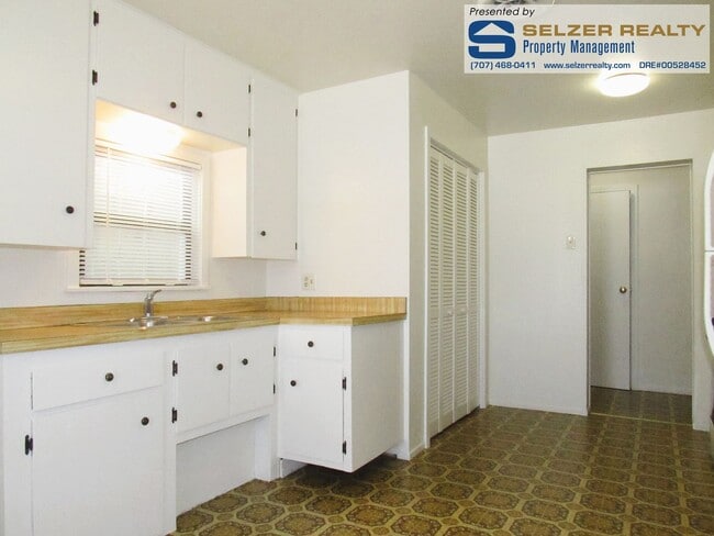Building Photo - Cute & cozy 1 bd. cottage in a great centr...