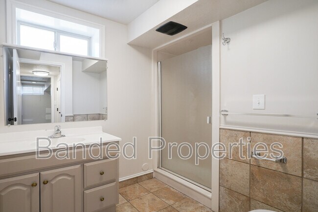 Building Photo - 351 E 4575 S