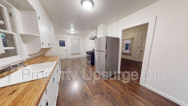 Building Photo - 648 Reeds Ave