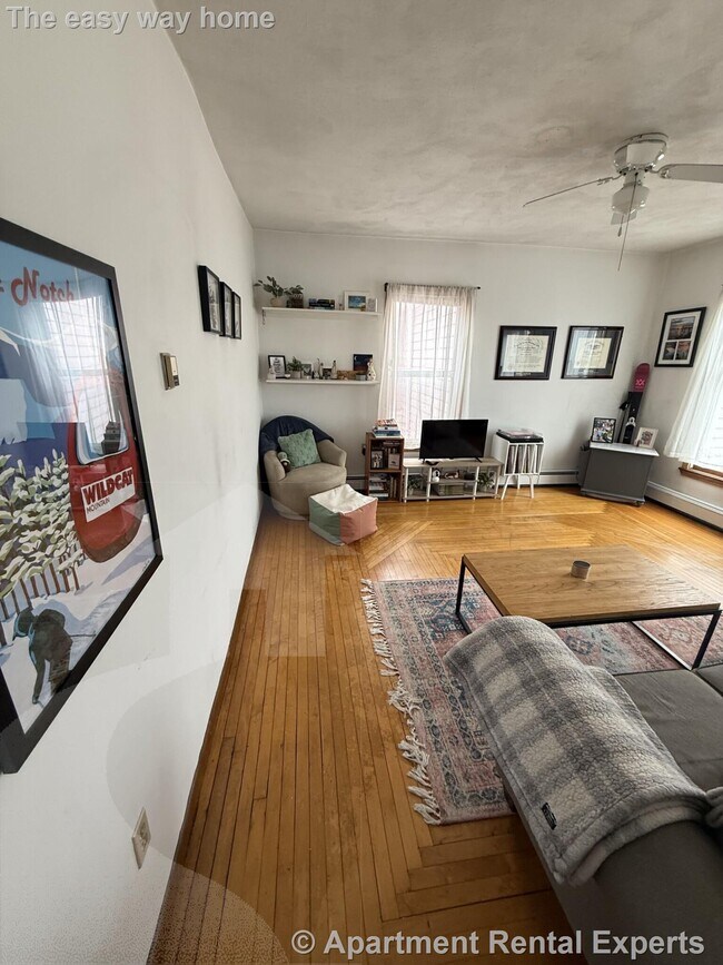 Building Photo - 585 Somerville Ave