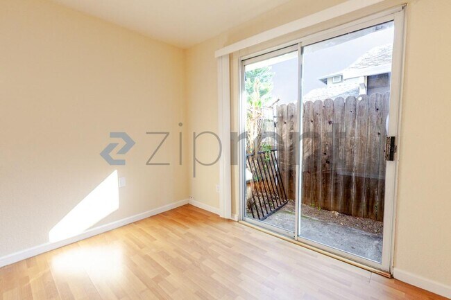 Building Photo - 3520 Y St