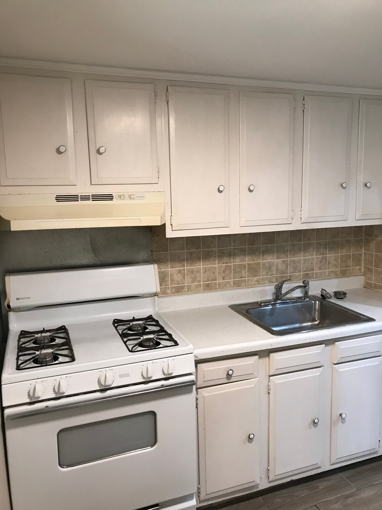 Building Photo - 6439 Glenmore Ave