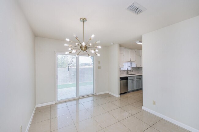 Building Photo - 9001 Taiga Ct