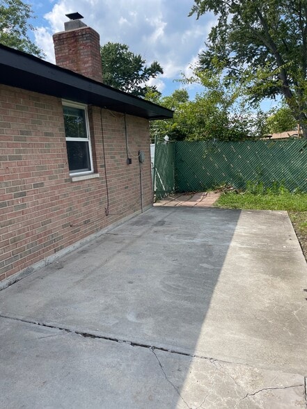 Building Photo - 7883 Sebring Dr