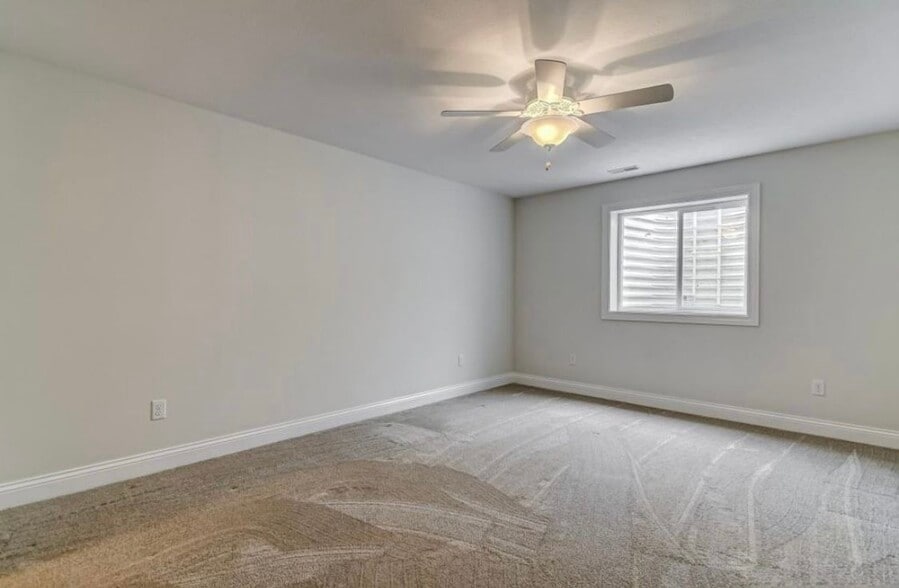 Building Photo - 1811 Spartan Dr