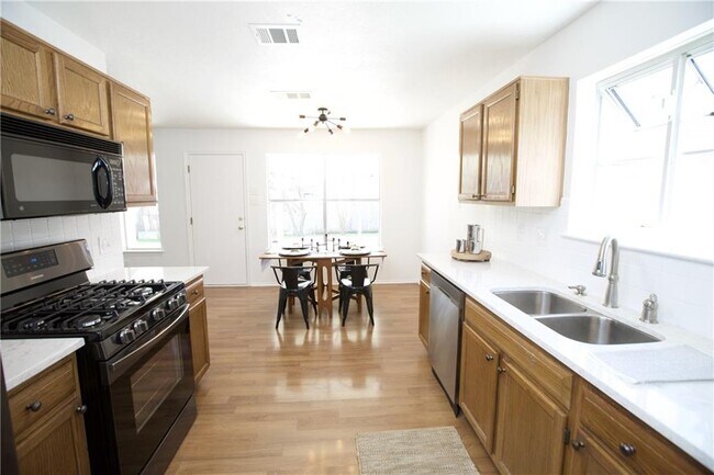 Building Photo - 1305 Green Terrace Dr