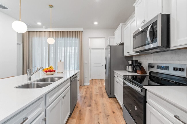 Building Photo - 15996 Cape Coral Lp