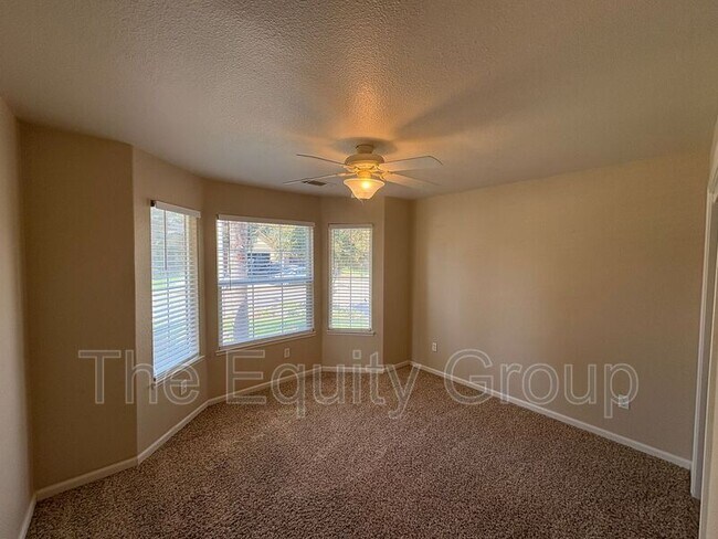 Building Photo - 3645 E Vista Dr