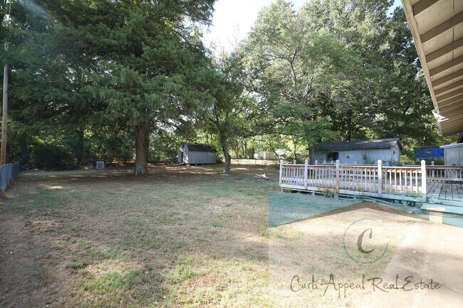 Building Photo - 1405 Pratt Cir