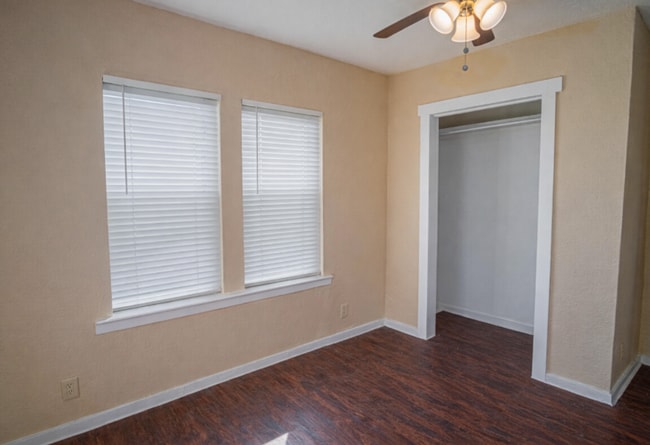 Building Photo - Great Home Near AT&T Center and Downtown!