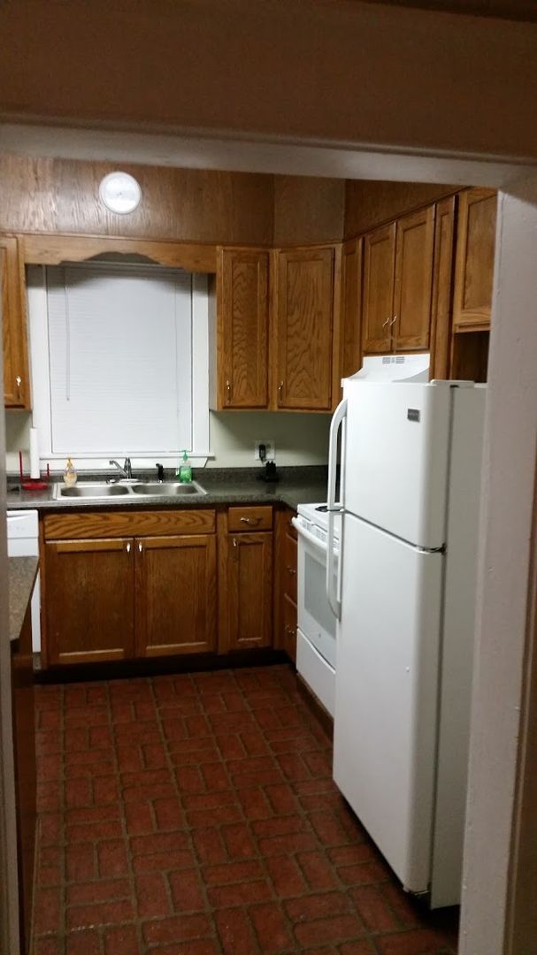 Building Photo - 3BR Townhouse