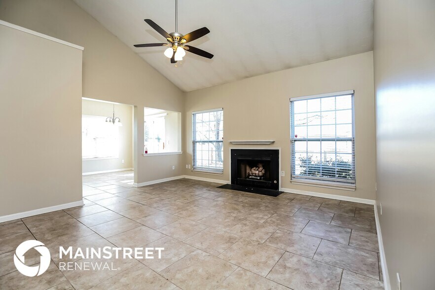 Building Photo - 900 Split Oak Dr