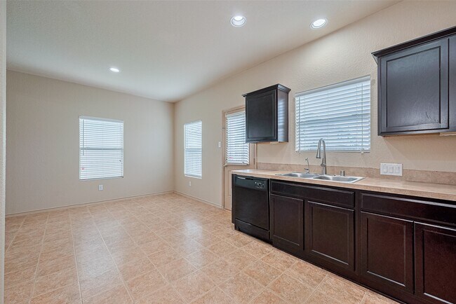 Building Photo - 1810 Emerson Ridge Dr