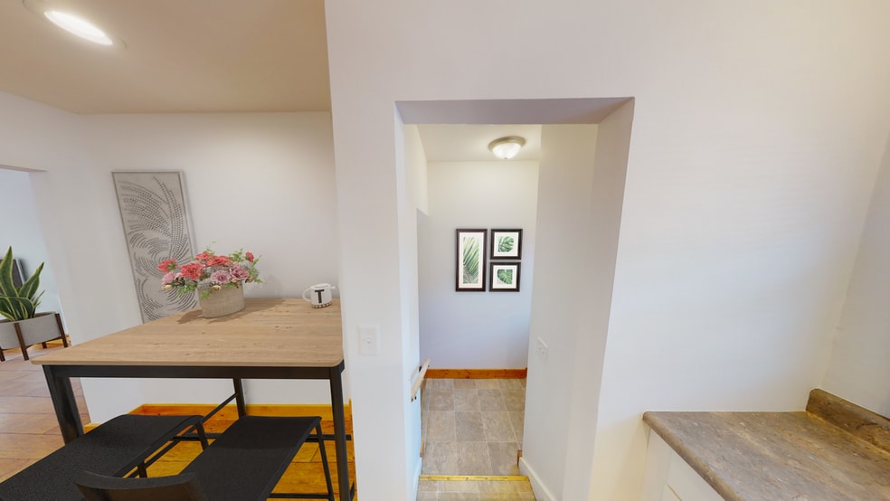 Building Photo - 1210 W Ash St