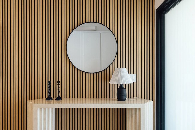 Building Photo - 4866 Hillside Dr