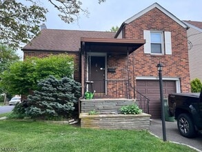 Building Photo - 301 W Elm St