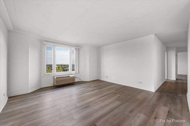 Building Photo - 1 Renaissance Pl