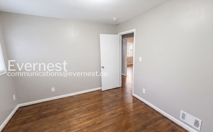 Building Photo - 317 Westwood Dr