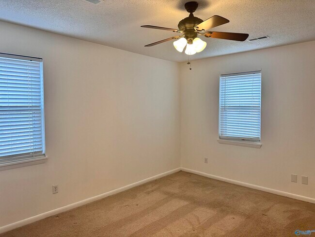 Building Photo - 9727 Wallwood Dr SE